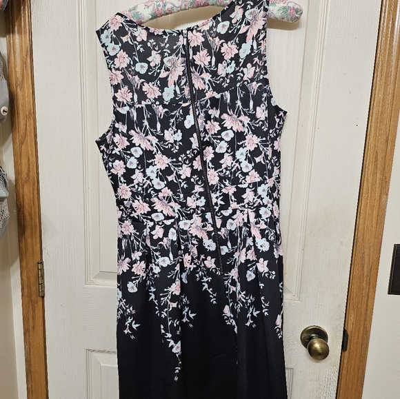 Women's Floral Dress - Picture 2 of 6